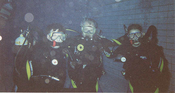 Und wieder &uuml;berlebt !!! Das Testteam zusammen.